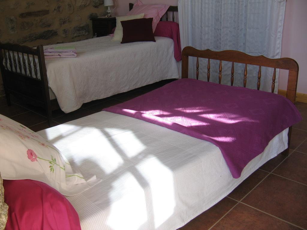 La Ferme Des Genets Bed and Breakfast Medeyrolles Værelse billede