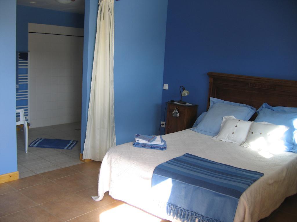 La Ferme Des Genets Bed and Breakfast Medeyrolles Værelse billede