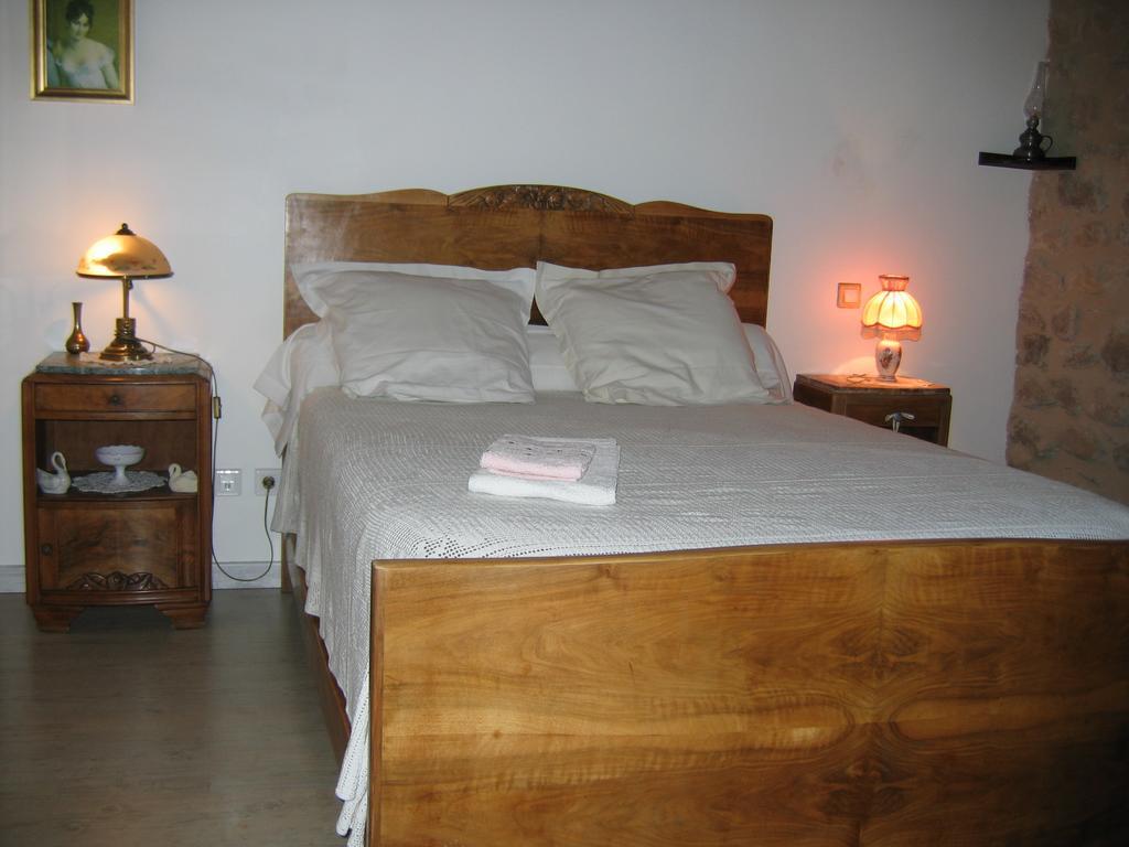 La Ferme Des Genets Bed and Breakfast Medeyrolles Eksteriør billede